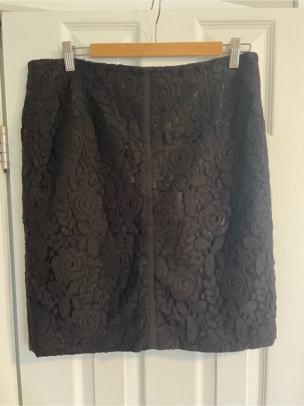 Textured Black Floral Lace Pencil Skirt